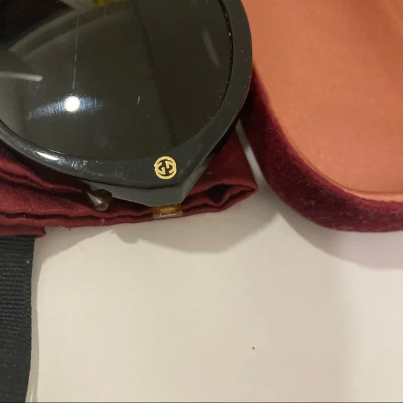 Authentic Gucci Sunglasses - Picture 4 of 7